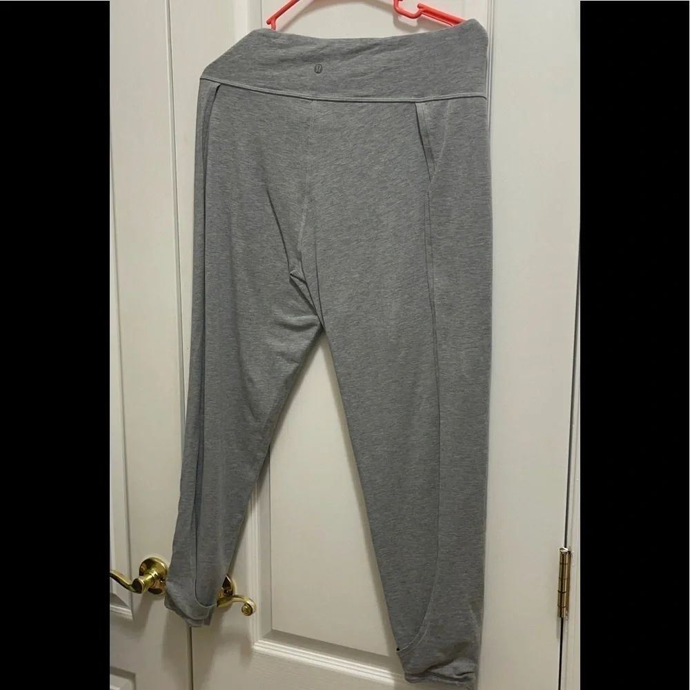 Lululemon beautiful yoga pants open two sides to be comfy when moving around.